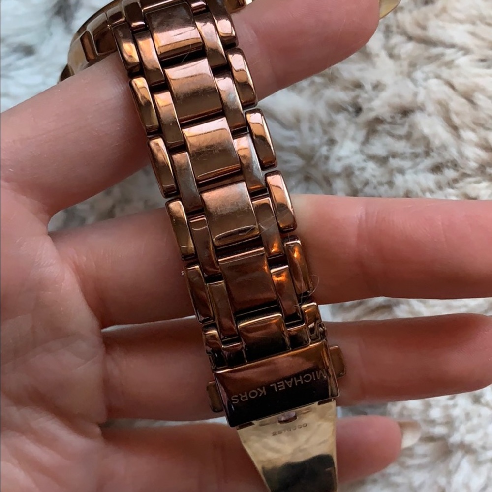 Michael Kors Rose Gold Watch - Picture 2 of 3